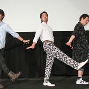 山田孝之ら「カウカウファイナンス」3人衆が、「あたりまえ体操」を披露!