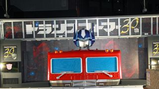 「トランスフォーマー」30周年記念!深夜のカウントダウンイベントにファン熱狂
