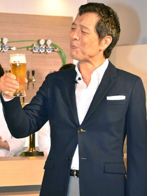 矢沢永吉、ビール片手に上機嫌「やり続けるって、大事」