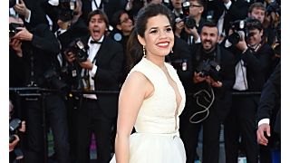 女優のスカートに男が頭を突っ込む…「アグリー・ベティ」女優が事件を振り返る