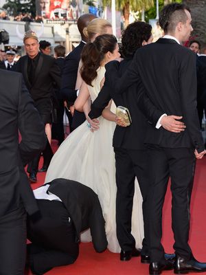 女優のスカートに男が頭を突っ込む 「アグリー・ベティ」女優が被害に【第67回カンヌ国際映画祭】