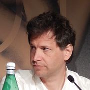 ベネット・ミラー監督、カンヌ会見で涙 マーク・ラファロもらい泣き