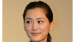 綾瀬はるか29歳、制服姿に周囲は「ギリギリだね」