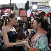 上戸彩、憧れのアンジーと初対面で感動!ディズニー映画『マレフィセント』でハリウッド初プレミア!