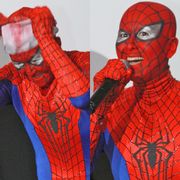 岡本夏生が「スパイダーマン」フェイスペインティングを生披露!会場は大喝采