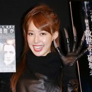 元AKB48川崎希、今月14日にメキシコで結婚式 夫アレクは巨大爪をプレゼント