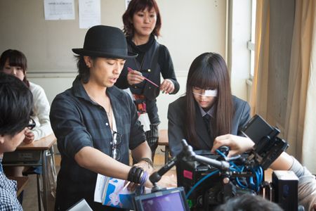 斎藤工 周囲に支えられた監督業を語る 半分ノ世界 メイキング映像が公開 シネマトゥデイ