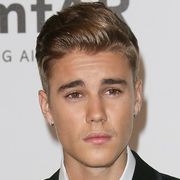 ジャスティン・ビーバー、罪を洗い流す…風呂で洗礼