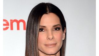 サンドラ・ブロック宅に侵入した男、マシンガンを違法に所有