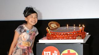 芦田愛菜、10歳に!サプライズバースデーケーキ&行定監督からの手紙に感動