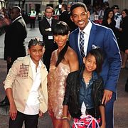 13歳娘のベッド写真問題のウィル・スミス夫妻、児童福祉局の調査をクリア