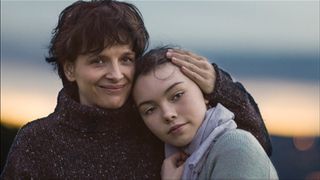 ジュリエット・ビノシュ最新作にU2ドラマー出演!12月の公開決定