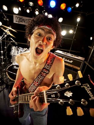 野村周平が半裸＆ギター＆アフロ姿で熱唱！入江監督『日々ロック』公開日が決定