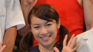 内山理名、セーラー服姿に「怖い」