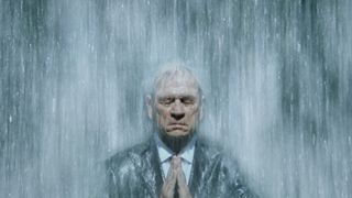 トミー・リー・ジョーンズ、滝行に挑戦!