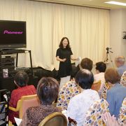 昭和映画で認知症予防 板橋の老人ホームで全国初の試み