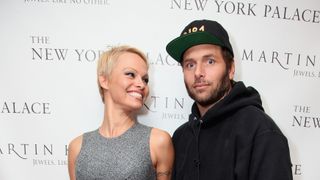 パメラ・アンダーソン、再婚して半年の元夫とまたまた離婚!