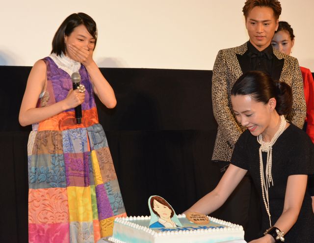 能年玲奈、21歳の誕生日を「あまちゃん」ファンの木村佳乃から祝福され大興奮！