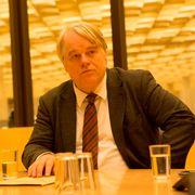 フィリップ・シーモア・ホフマンさん最後の主演作『誰よりも狙われた男』は10月公開