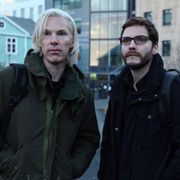 カンバーバッチが金髪に!?内部告発サイトを描いた映画の予告編が公開