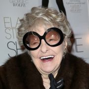 ブロードウェイの伝説的女優エレイン・ストリッチさん死去 89歳