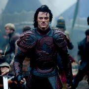 ルーク・エヴァンスがドラキュラに変化!牙も!スタイリッシュな特報公開