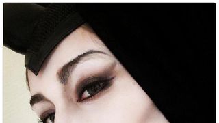 ダレノガレ明美、アンジェリーナ・ジョリーに!『マレフィセント』ものまねメイクが“激似”