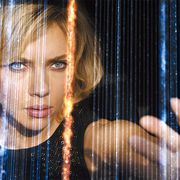 スカヨハの最強ヒロイン映画『LUCY/ルーシー』が首位デビュー