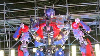 巨大オプティマスプライム&バンブルビーに会える!「トランスフォーマー博」開幕