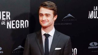 ダニエル・ラドクリフ、大勢のファンがプレミアに押し掛けレッドカーペットを歩けず