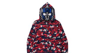 オプティマスにトランスフォームできるパーカー！A BATHING APEとのコラボアイテム