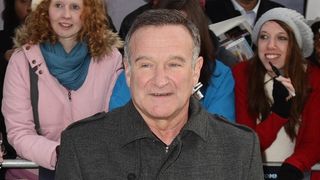 ロビン・ウィリアムズさん、ベルトで首つり 手首に切り傷&化学物質も