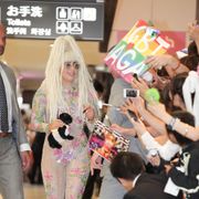 レディー・ガガ、全身スケスケタイツで来日!
