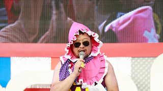 衝撃!ケンコバが「ONE PIECE」セニョール・ピンクのコスプレ!