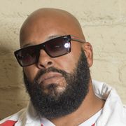クラブで発砲!デスロウレコード設立者6か所撃たれる MTV ビデオ・ミュージック・アワードのプレ・パーティー会場