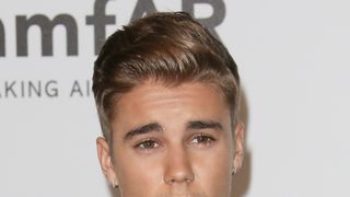 ジャスティン・ビーバー、パパラッチとの接触事故を起こし「ダイアナ妃の死から学ぶべき」とつぶやく