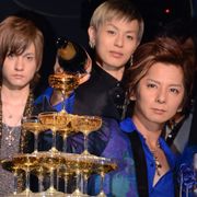 松岡充、10年ぶりのホストに照れ