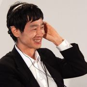 国際派俳優・加瀬亮、ベネチア会見で流ちょうな英語披露!