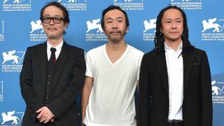 塚本晋也監督『野火』ベネチア公式会見で「ブラボー!」の声!
