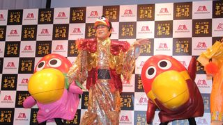 松平健、キョロちゃん風衣装でサンバ披露！