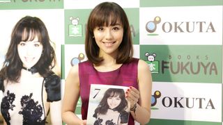 谷村奈南、大胆な水着ショットもあり！デビュー7周年の写真集はプロポーション抜群！