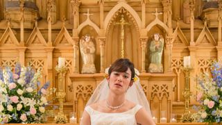 岡田将生、ウエディングドレス姿を披露！新郎と男性同士のキスも！