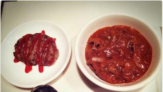 これは…血!? きゃりーぱみゅぱみゅの手料理が赤すぎる