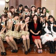 SKE48松村香織&谷真理佳、スクール水着姿で「懸賞生活」に挑戦!