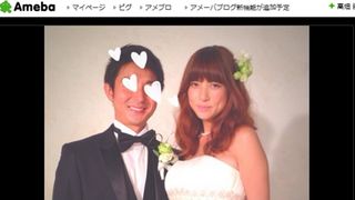hitomi、おなかぽっこりウェディング姿を公開!夫の姿も!