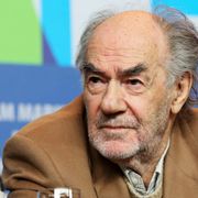 リヴァー・フェニックス幻の遺作『ダーク・ブラッド』監督、82歳で死去