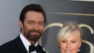 ヒュー・ジャックマンの58歳妻、ラッキーな女性と言われることに不満