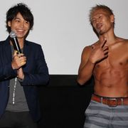 ゴーカイレッド小澤亮太主演作の初日、仲良し城戸康裕が上半身裸に!