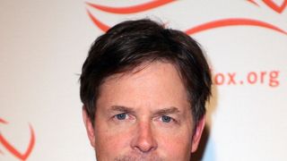 マイケル・J・フォックス基金、医療研究機関を訴える