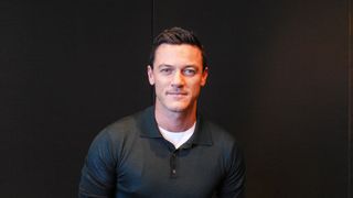 主演ルーク・エヴァンスが語る家族を守るドラキュラを描いた新作『ドラキュラZERO』とは?